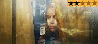 'the woman in the window' review: Yao4tj1uo Vhkm