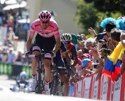 His already enormous popularity reached a new high. Giro2017 Das Gefahrliche Spiel Des Tom Dumoulin Cyclingmagazine