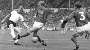 Both countries had a successful world cup in 1966, and met in the final played at wembley. Fc Augsburg Als Helmut Haller Den Wembley Tor Ball Stibitzte Sport Sz De