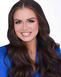 It's officially time to share my final (& favorite) Miss Oregon headshot!  This year I will be closing out the competition as contestant number 20! I  wanted to take a moment to