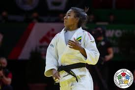 Agora, será a terceira atleta a levar a bandeira em uma cerimônia de abertura, depois de sandra pires, em sydney 2000, e yane marques, no rio. Mundial 2021 Ketleyn Quadros Reescreve Sua Historia Cbj