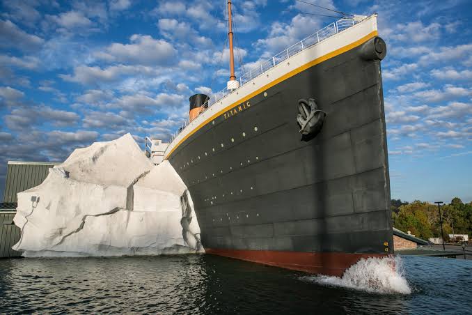 3 osoby ranne po zawaleniu się „góry lodowej” w muzeum Titanica – Kraj | globalnews.ca