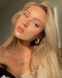 Laina Kislin's Instagram, Twitter & Facebook