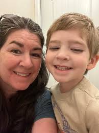 Liz Fielder (@onesillylizzy) • Instagram photos and videos