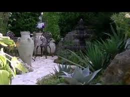 Garten Mit Mediterranen Akzenten In Deutschland 2 Wmv Garten Tropischer Garten Garten Ideen