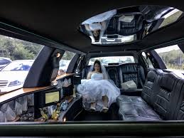 Braut Rostock Brautkleid Rostock Limousine Stretchlimousine Hochzeitsauto Hochzeitslimousine Http Www Stretchlimo Rostock Stretchlimousine Limousine Rostock