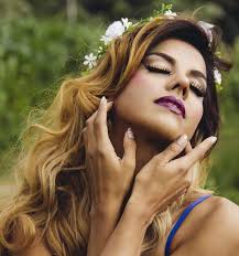 Por qué creer en una pecera cuando se tiene el océano completo ? Feliz día,  Feliz vida chules…oigan a las sirenas les gustará que les jalen el cabello  😏? Veo estas fotos