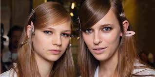 Ingin punya rambut panjang tanpa harus merogoh kocek demi hair extension di salon? 10 Cara Menumbuhkan Rambut Dengan Cepat Dan Panjang