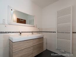 Badezimmer gestalten kleine badezimmer design wohnzimmer ideen einbauschrank im bad kleines bad grundriss kleines bad mit dusche kleines bad gestalten badezimmerwand ideen. Badsanierung In Bornsen 7 Qm Ideen Und Beispiele Bader Seelig