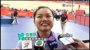 早年， 李慧詩 在一次比賽中，與對手發生碰撞，骨折受傷，教練 沈金康 曾一度想勸她退出比賽，但她的堅毅不屈精神，卻使 沈 教練打消念頭，讓她繼續比賽。. æŽæ…§è©©å¥ªå¾—éŠ…ç‰Œå¾Œå³æ™‚è¨ªå• Youtube