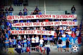 Mit einem sieg gegen polen am mittwoch in. Kieler Fans Verspotten Hsv Ultras Mit Plakat Hamburger Abendblatt