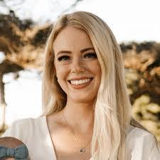 Vanessa Dolphin's Instagram, Twitter & Facebook