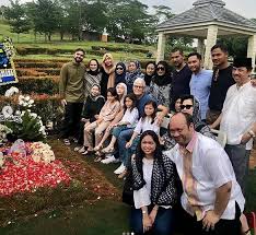 Namun adam sudah bisa menerima keadaan sepeninggal ashraf. pagi yang gelap, kini sudah terang. Foto Ketegaran Bcl Setelah Ditinggal Ashraf Sinclair Lifestyle Bisnis Com