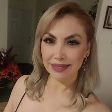 Laura Fabela's Instagram, Twitter & Facebook