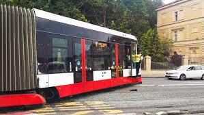 Maybe you would like to learn more about one of these? Myslel Jsem Ze To Stihnu Ridic Autobusu Prohral Zavod S Tramvaji Ta Vykolejila Aktualne Cz