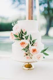 White Buttercream Wedding Cake With Cascading Fresh Flowers Wedding Cake Fresh Flowers Floral Wedding Cakes Wedding Cakes With Flowers