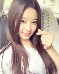 While makeup looks great on her, her bare face is also a force to be reckoned with. Kent On Twitter I Thought I M The Only One Who Think That They Re Look Alike She Especially Looks Like Teen Thin Yura Or Yura Without Makeup She Looks Like A Lot Pretty People