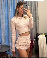 Turkish Celebrities (20K) on X: Cemre solmaz ayak sevenler buradamı♥️  t.coL4ppgR3xHz  X