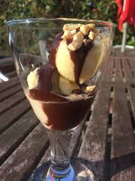 Glace Vanille Sunday Chocolat Je Mange Donc Je Vis Recette Recette Glace Recettes De Cuisine Glace Vanille