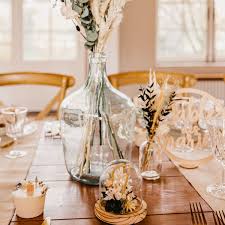 Accordez vos noms de table avec les collections de papeterie de mariage proposées par la papeterie de paris ! Mariage Couronne Table Des Maries By Izii Inspirations Jolies