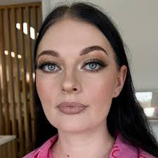 Veronica Matte's Instagram, Twitter & Facebook