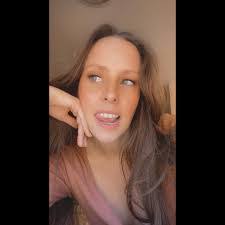 Macie Davis's Instagram, Twitter & Facebook