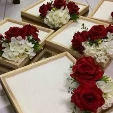 Guntingkan kain satin mengikut kesesuaian dulang hantaran anda. Dulang Hantaran Artificial Sireh Junjung Design Craft Handmade Goods Accessories On Carousell