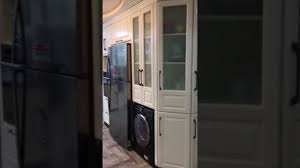 On ajoute des objets de décoration en bois et en métal sombre pour une déco naturelle et vivante. Cuisine Bois Moderne Num 0550282286 Youtube