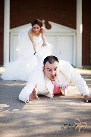 Pin By Anahi Morales On Fun Wedding Photos Engagement Photo Poses Funny Wedding Poses Wedding Poses
