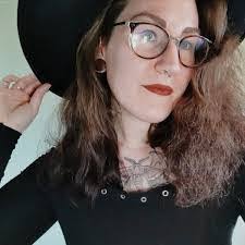 Laura Degen's Instagram, Twitter & Facebook