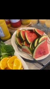 Nu har vi en hittepåkaka som vi har gjort så då behöver vi ett namn till  denna kaka . Botten är grythyttekaka och toppen är tosca kaka med sötmandel  o hasselnötter och