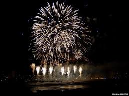 Nous réalisons plus de 450 feux d'artifice par an, dont plus de 250 à l'occasion des festivités du 1er août. Feu D Artifice Pour La Remise Du Trophee Du Vendee Globe