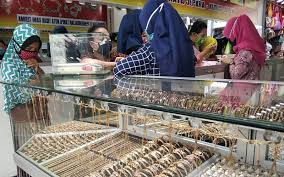 Check spelling or type a new query. Minat Emak Emak Di Jepara Beli Perhiasan Tak Luntur Meski Harga Emas Melejit Bagian 1