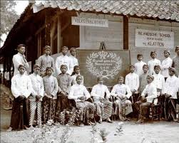 Bahkan ada belasan bangunan peninggalan belanda di indonesia yang saat ini masih berdiri dengan megah. Mengenal Sekolah Belanda Di Indonesia Pada Jaman Penjajahan Bagian 1 Tozsugianto