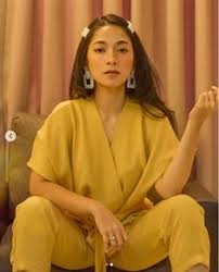 Dinda kirana tak hanya pandai beradu akting, ternyata ia juga mahir dalam bermain alat musik. 7 Ide Dinda Kirana Aktris Pose Galeri