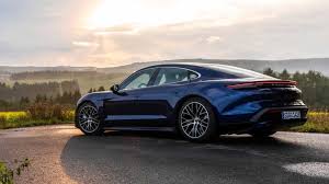 Jeff bezos ретвитнул(а) the wall street journal. Tesla S Elon Musk Swipes At Porsche Buying Bill Gates Bbc News