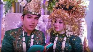 Mie ayam aldi taher aldi taher, ustadz dadakan membuat saya geram. Aldi Taher Istri Mendukung Poligami Republika Online