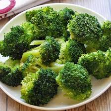 An Easy Recipe For Delicious Tender Crisp Steamed Broccoli Dressed With A Simple Dressing Of Olive Oil Lemon Ju In 2020 Healthy Food Blogs Steamed Broccoli Broccoli
