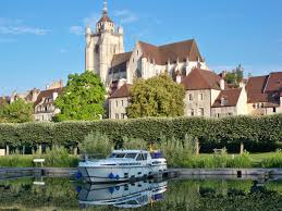 Where is the main town of morvan in france? Binnenschiff Anmietung In Burgund Nivernais Morvan Loire Loiret