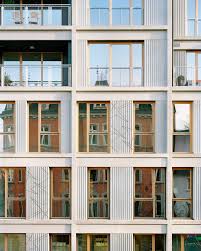 Daddy Cool Und Die Hamburger Sparkasse Wohn Und Geschftshaus Von Lh Architekten In 2020 Facade Architecture Architecture Facade