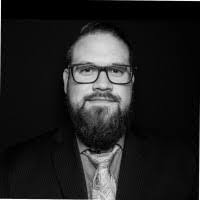 Lisa Crumb's Instagram, Twitter & Facebook