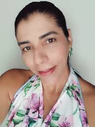 A lição do cacto No deserto, onde o sol castiga e a chuva é rara, o cacto  sobrevive. Enquanto outras plantas murcham, ele permanece firme, porque  aprendeu a guardar dentro de si