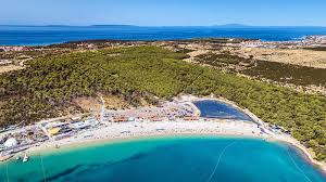 Novalja (0.2 miles from zrce beach) noa glamping resort is set a few steps from zrće beach with daily beach parties and rich nightlife program. Zrce Beach