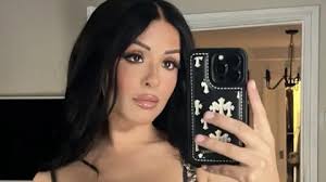 First Dates contestant abused online for alopecia