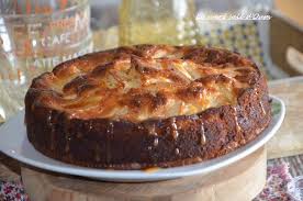 Gateau Au Yaourt Pommes Et Caramel Beurre Sale Le Sucre Sale D Oum Souhaib En 2020 Gateau Yaourt Recettes De Cuisine Recette Cuisine Facile