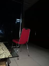 Sementara satu teman lainnya, nampak sedang mengambil gambar suasana sekitar setelah dibersihkan. Ruang Sepi Ruang