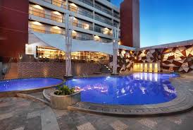 Kolam renang air hangat/panas, kolam renang pribadi, hingga hotel dengan fasilitas kolam renang pribadi, umum, unik , indoor dan outdoor pesona bambu adalah hotel murah di lembang dengan kolam renang outdoor dan anak yang berlamat di jl. 5 Hotel Keluarga Mewah Di Makassar Dengan Kolam Renang Mulai Rp300 Ribuan