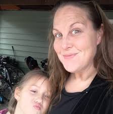 Introduction of a cosmetologist in Jacksonville, Florida