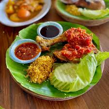 Antara menjadi pilihan ramai adalah set ayam bakar dan set ayam penyetnya. Facebook