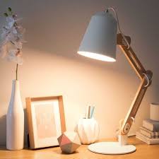 Lampe De Bureau En Bois Et Metal Blanc H 64 Cm Sweden Madera Y Metal Lampara De Escritorio Lampara Madera